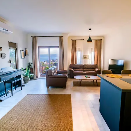Stylish Modern Hideout In Apartment Kas