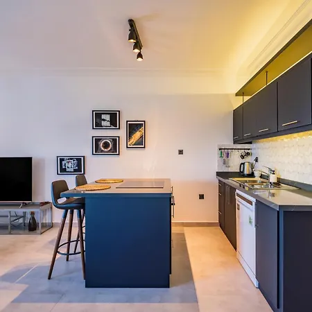 Apartment Stylish Modern Hideout In *
